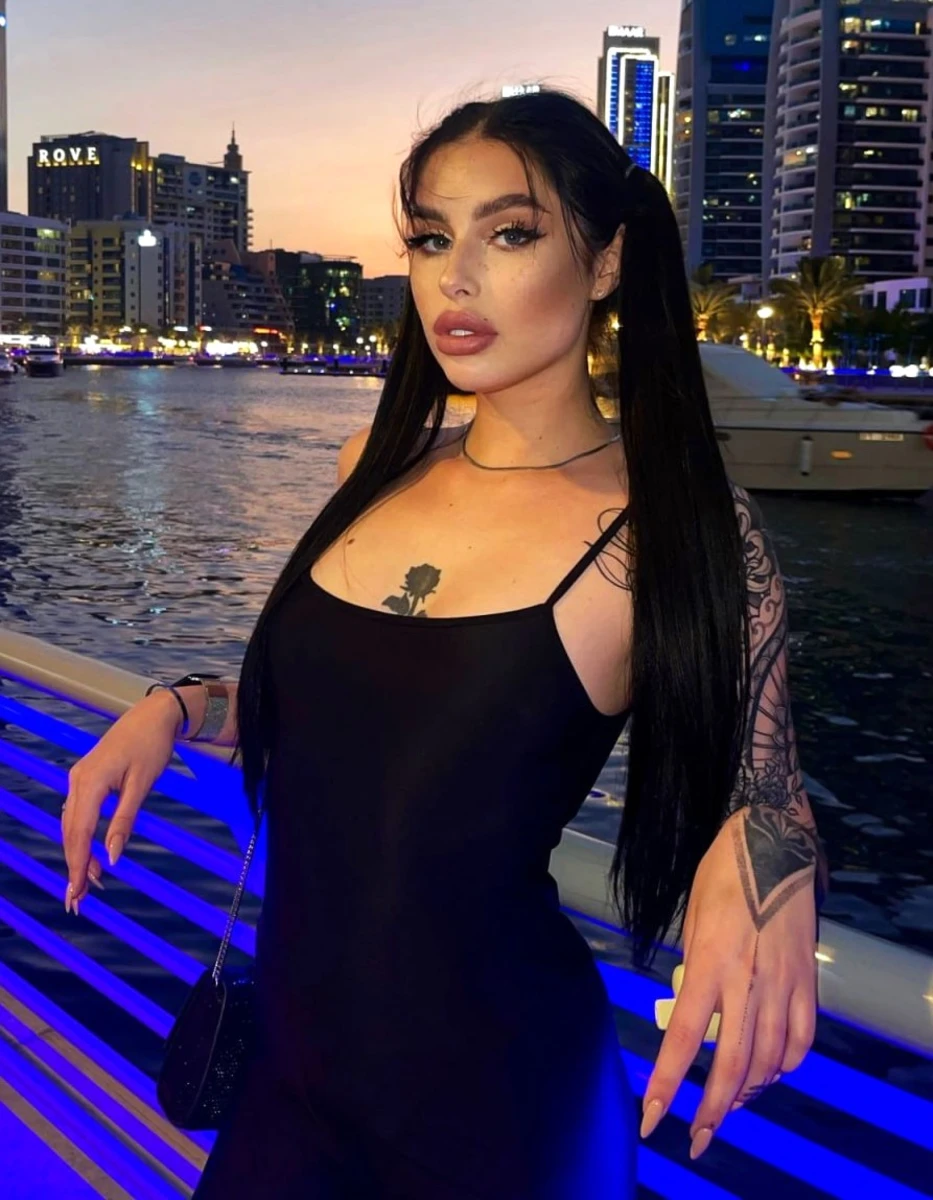 Aleks escort in London
