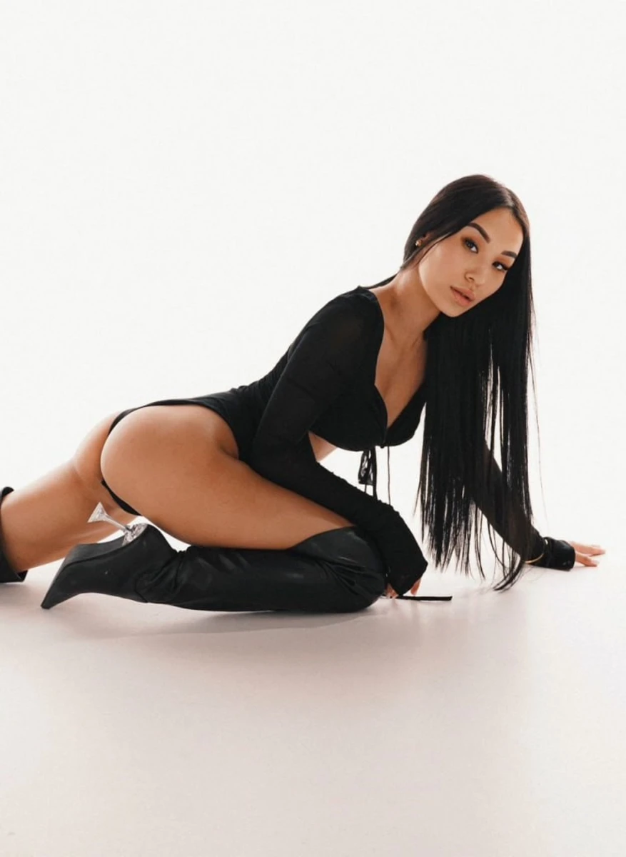 Aliana escort in London