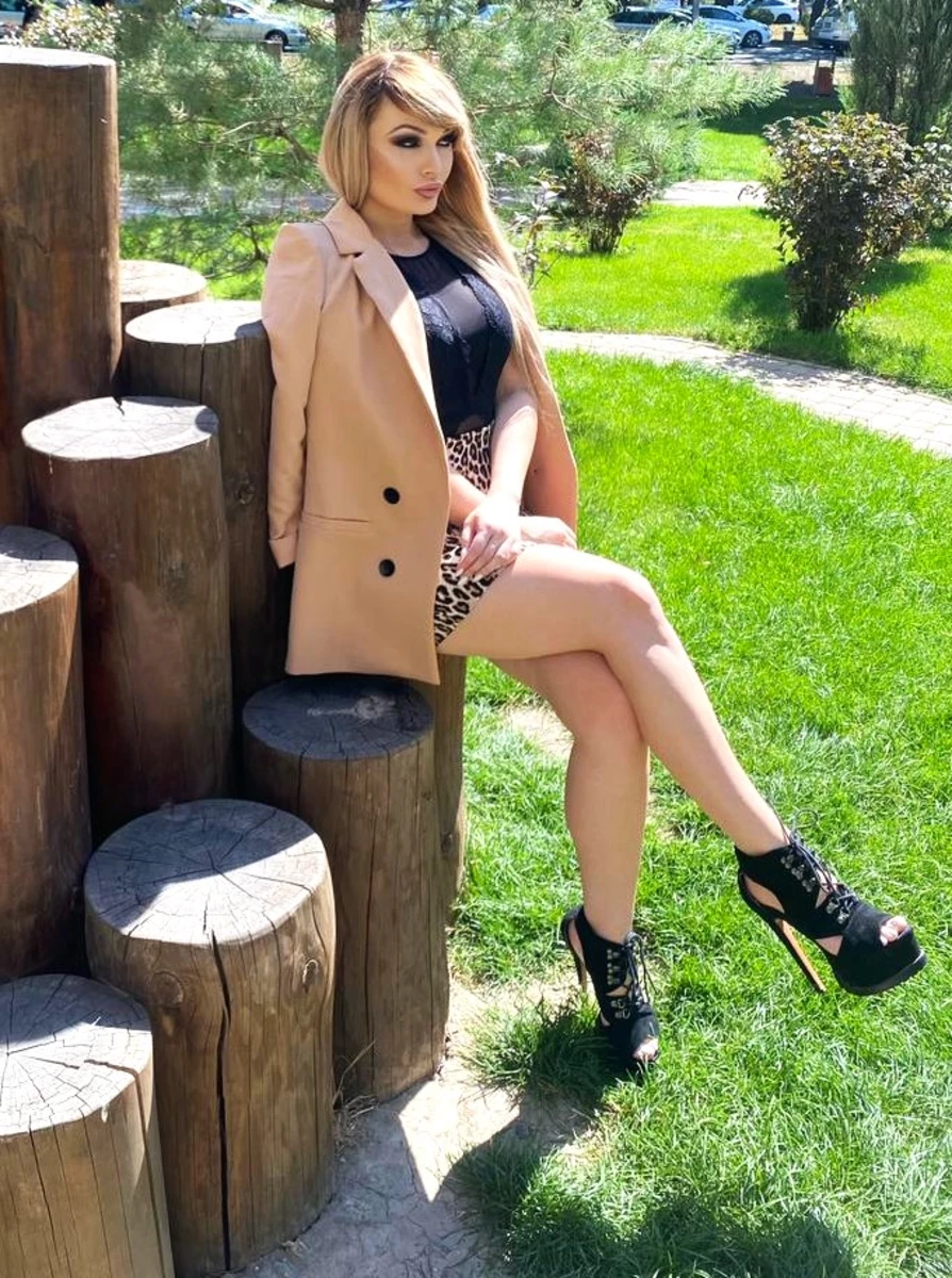 Kami escort in London
