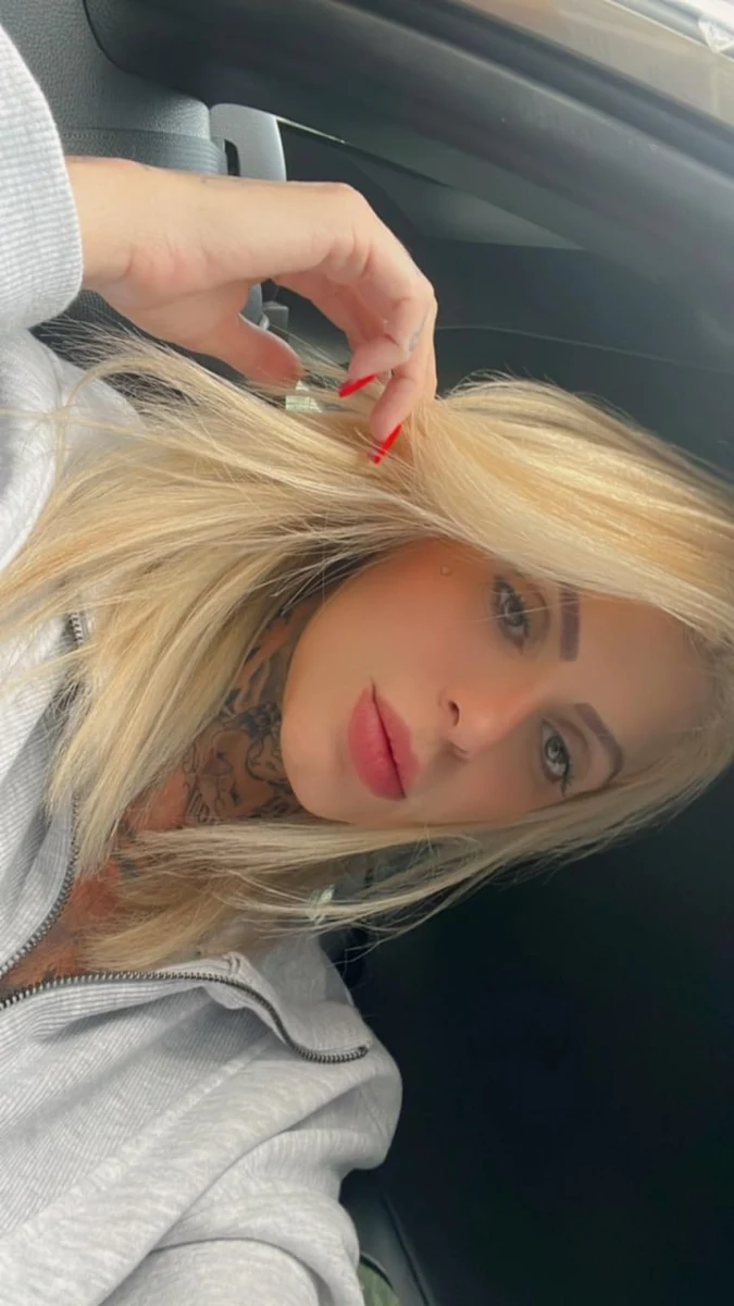 Leona escort in London