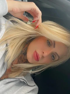 Leona escort in London