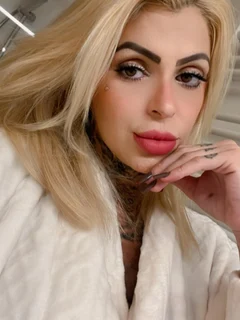 Leona escort in London