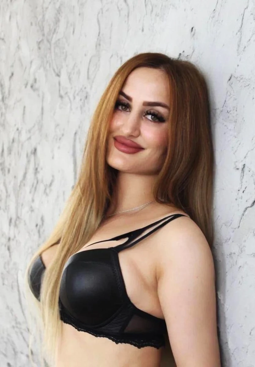Monika escort in London