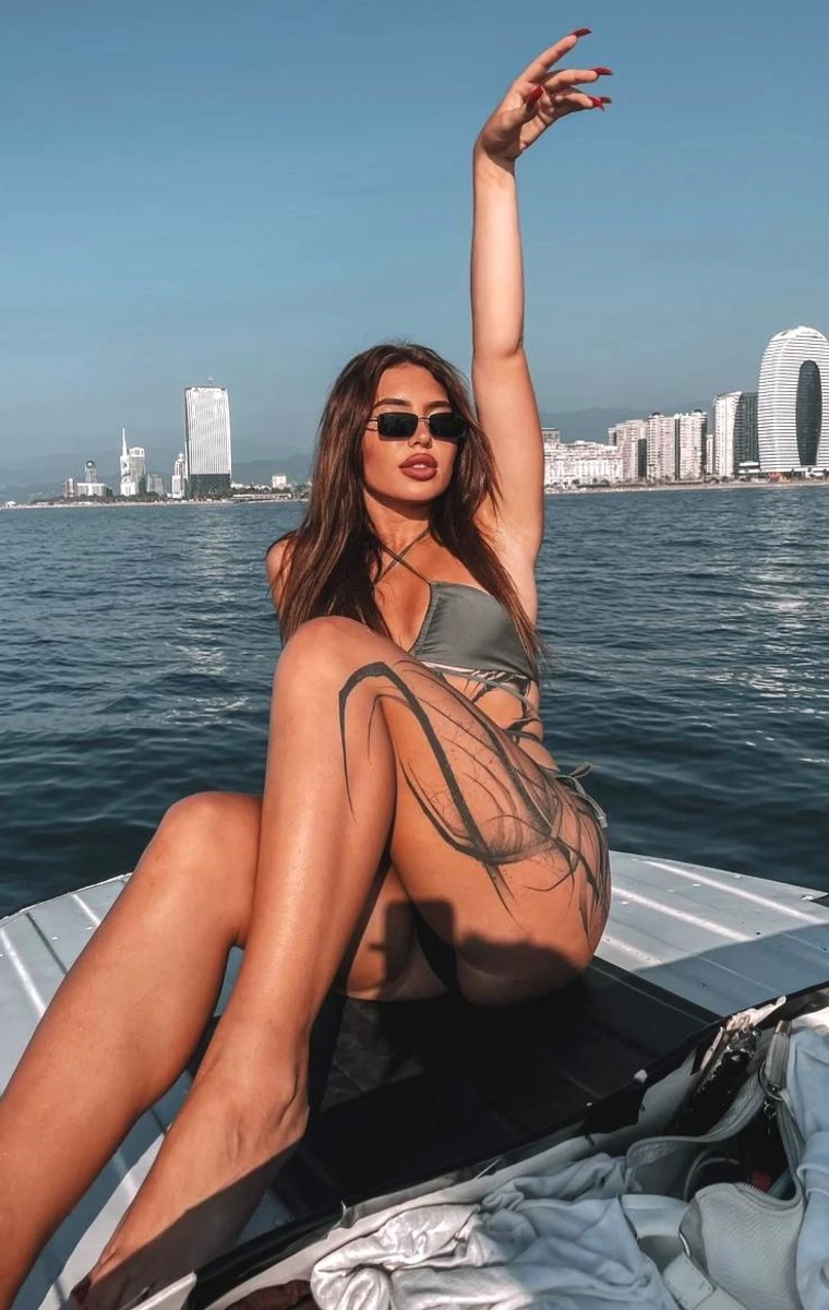 Ro escort in London