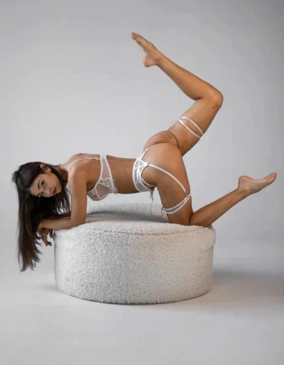 Yana escort in London