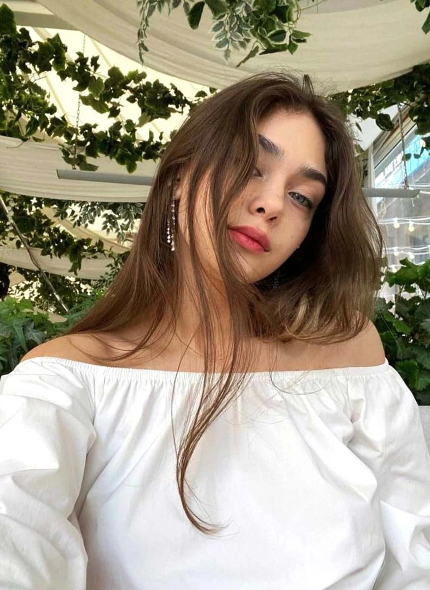 Yana escort in London
